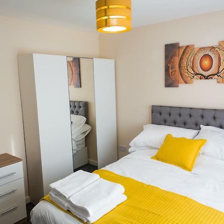 Salford Holiday Apartment Манчестер Экстерьер фото