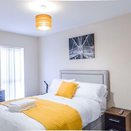 Salford Holiday Apartment Манчестер Экстерьер фото