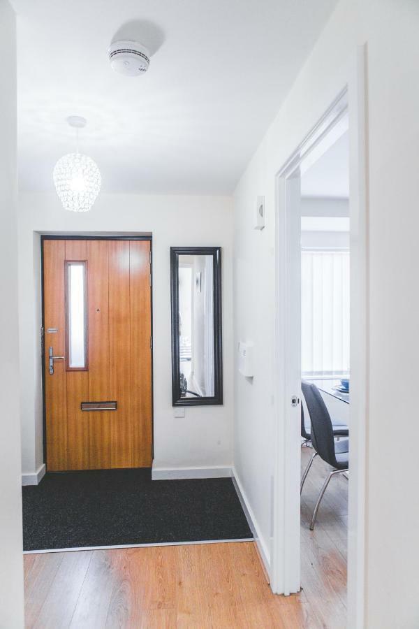 Salford Holiday Apartment Манчестер Экстерьер фото