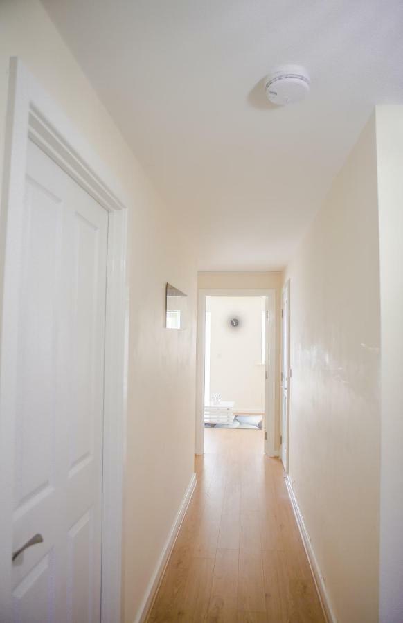 Salford Holiday Apartment Манчестер Экстерьер фото