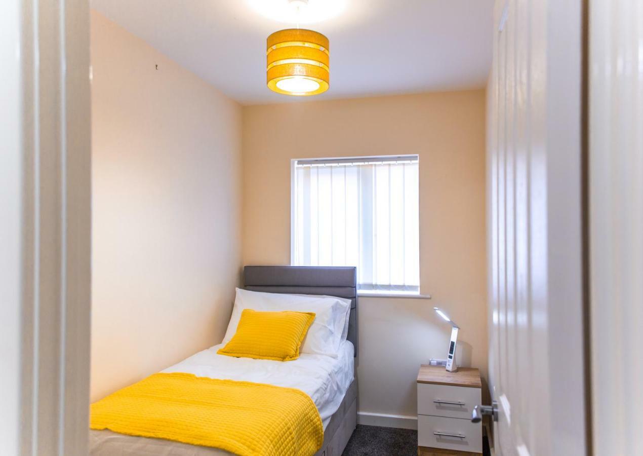 Salford Holiday Apartment Манчестер Экстерьер фото