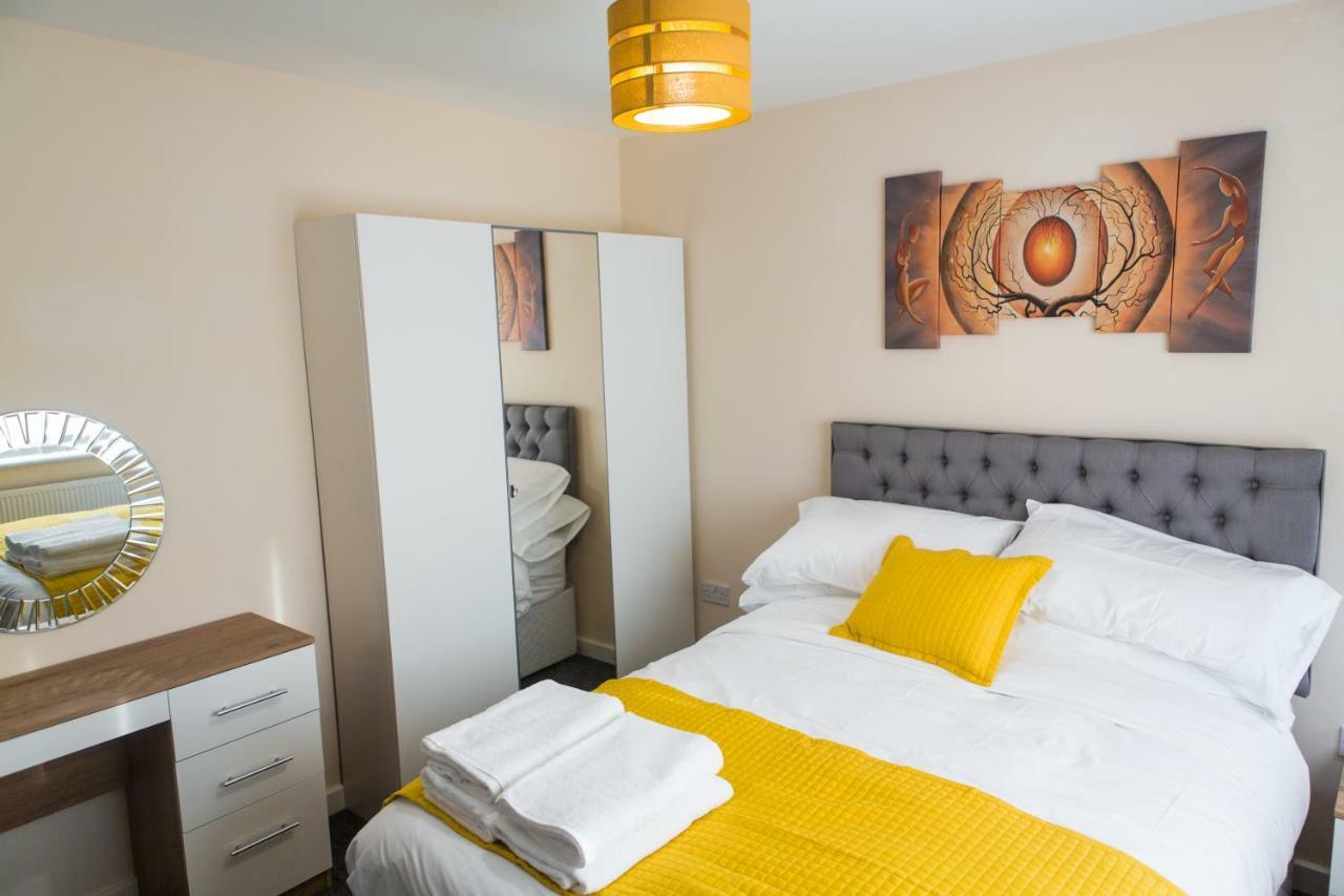 Salford Holiday Apartment Манчестер Экстерьер фото