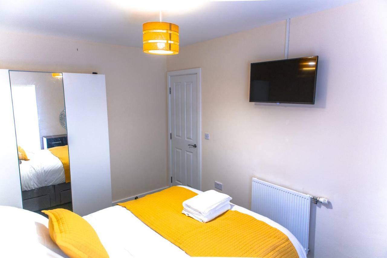 Salford Holiday Apartment Манчестер Экстерьер фото