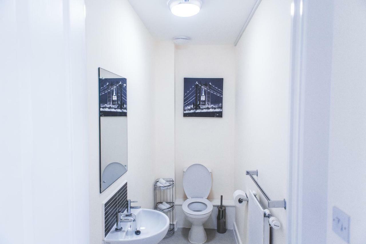 Salford Holiday Apartment Манчестер Экстерьер фото