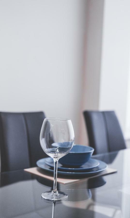 Salford Holiday Apartment Манчестер Экстерьер фото