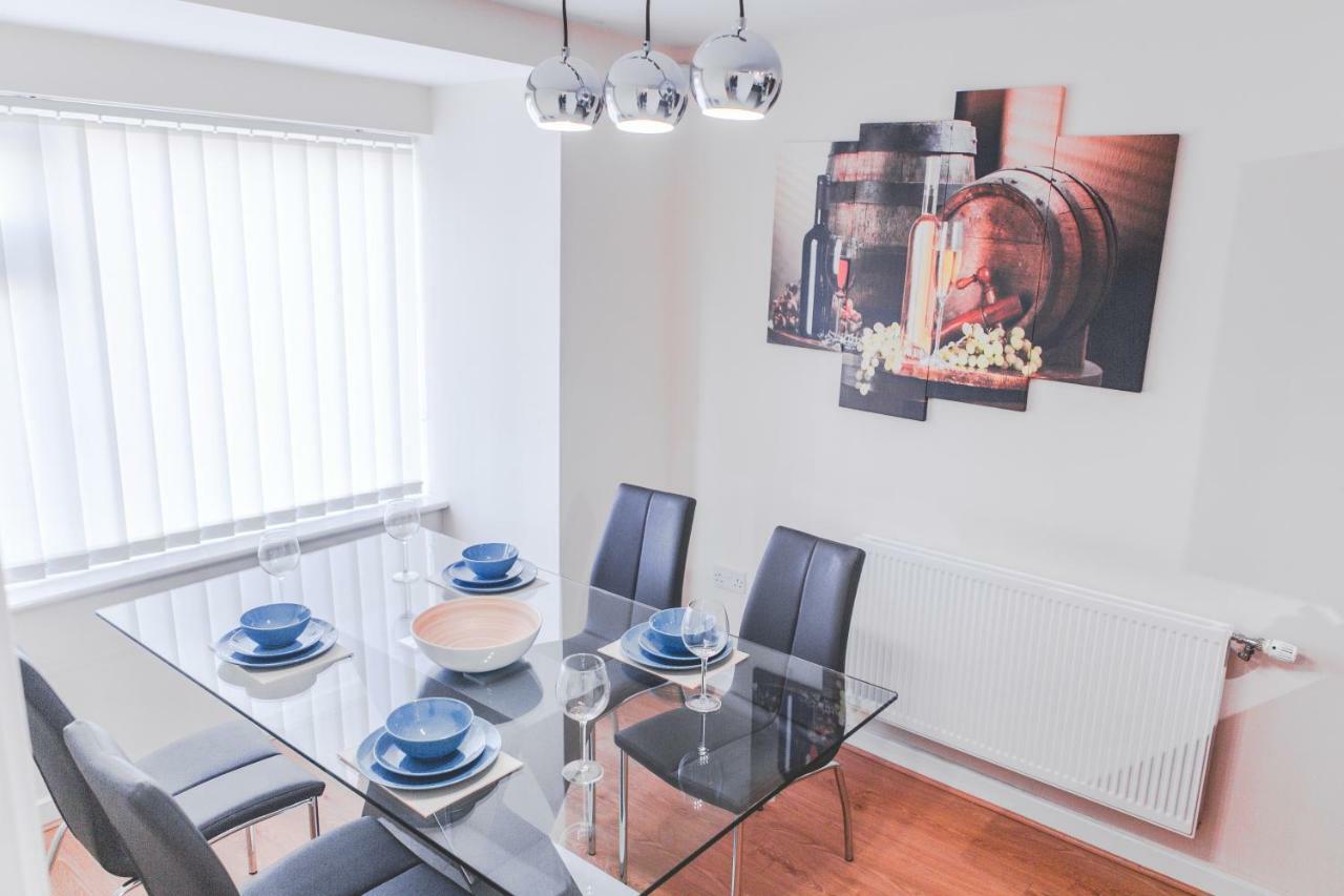 Salford Holiday Apartment Манчестер Экстерьер фото