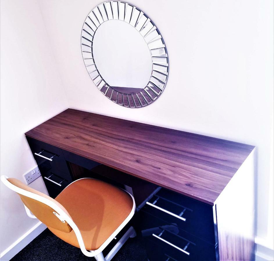 Salford Holiday Apartment Манчестер Экстерьер фото