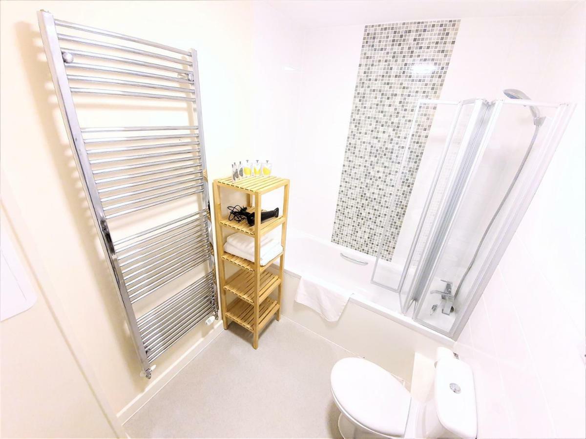 Salford Holiday Apartment Манчестер Экстерьер фото