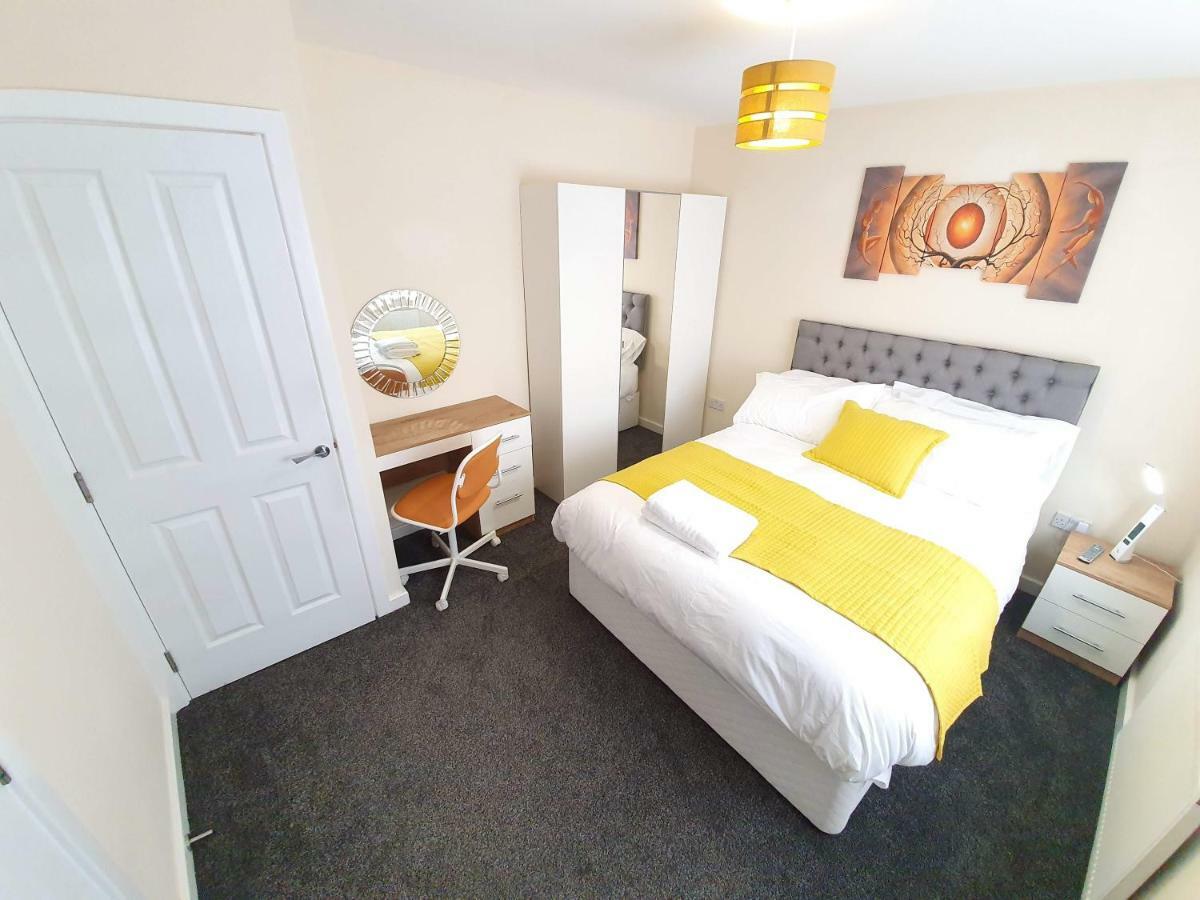 Salford Holiday Apartment Манчестер Экстерьер фото